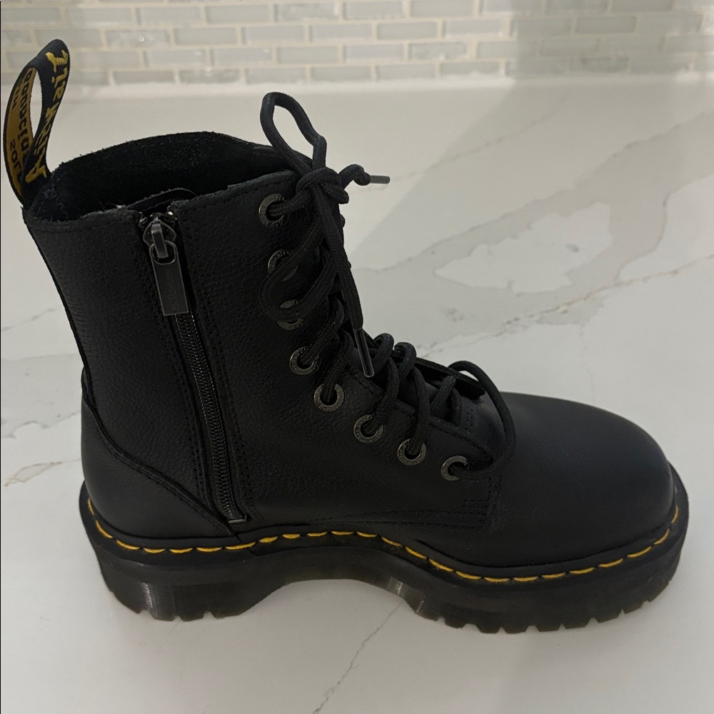 Dr. Martens Jadon III Black leather Boots. Airware. Women’s size 8/ Men’s 7. $95 - Picture 6 of 9